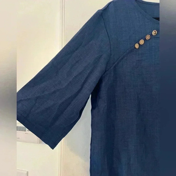 3/4 length sleeve top with beautiful button detail size XL (K109) - Picture 2 of 9